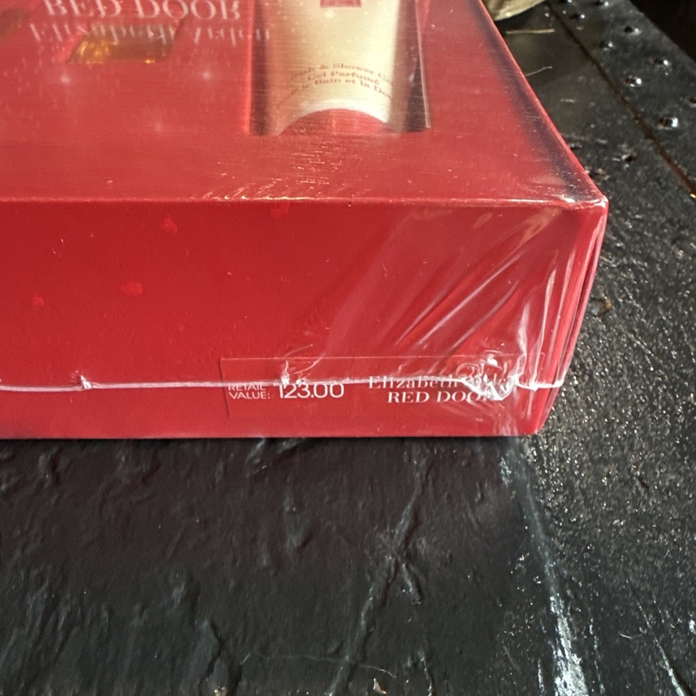 New Red Door by Elizabeth Arden 4pc Set Full, Travel, Shower Gel, Lotion Perfume - Picture 3 of 5